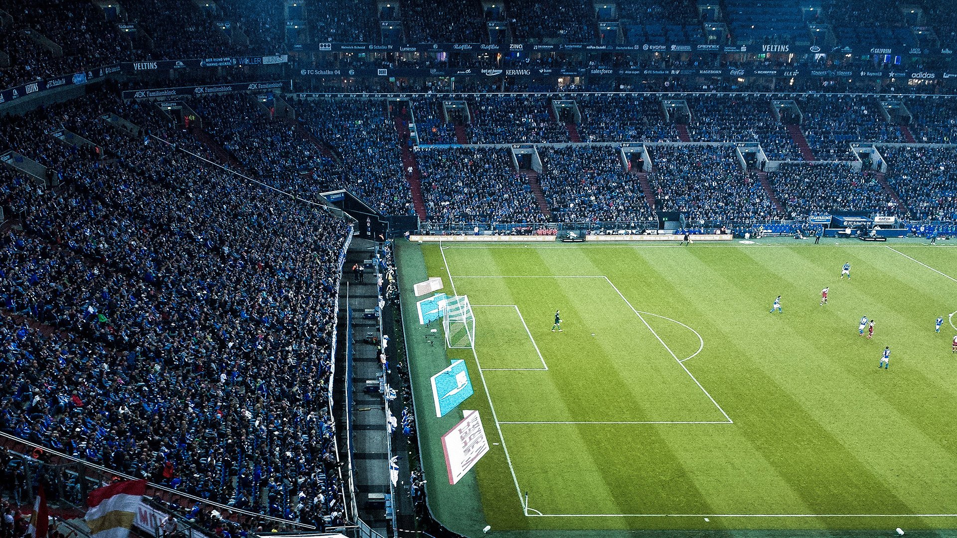 ac米兰足球官网-球坛趣闻：那些令人难忘的“奇葩”瞬间