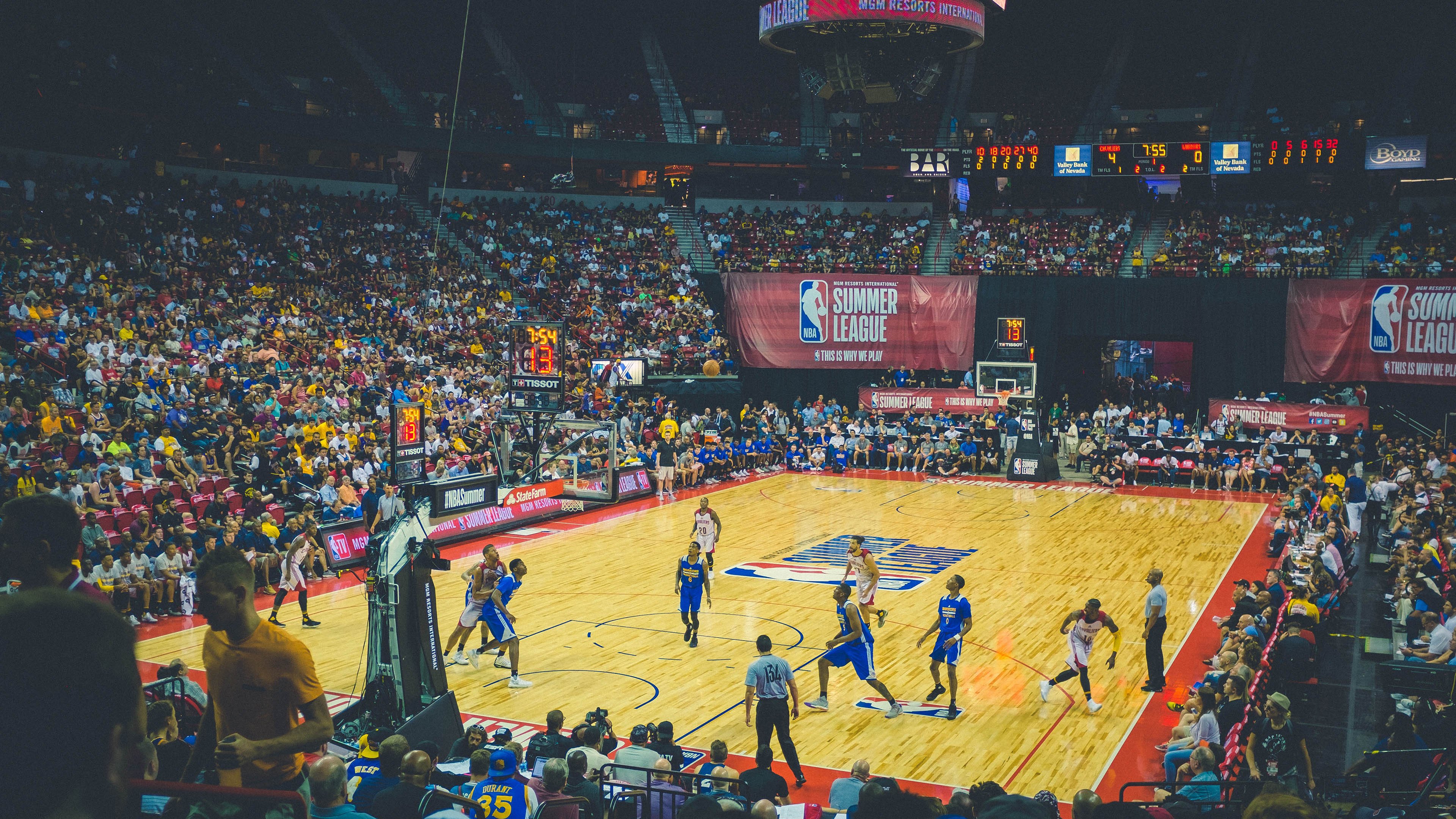 露营音乐+清晨越野跑 双重体验成年轻人周末首选